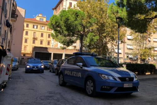 Ancona, ubriachezza molesta al supermercato: scortato in ospedale dalla Polizia