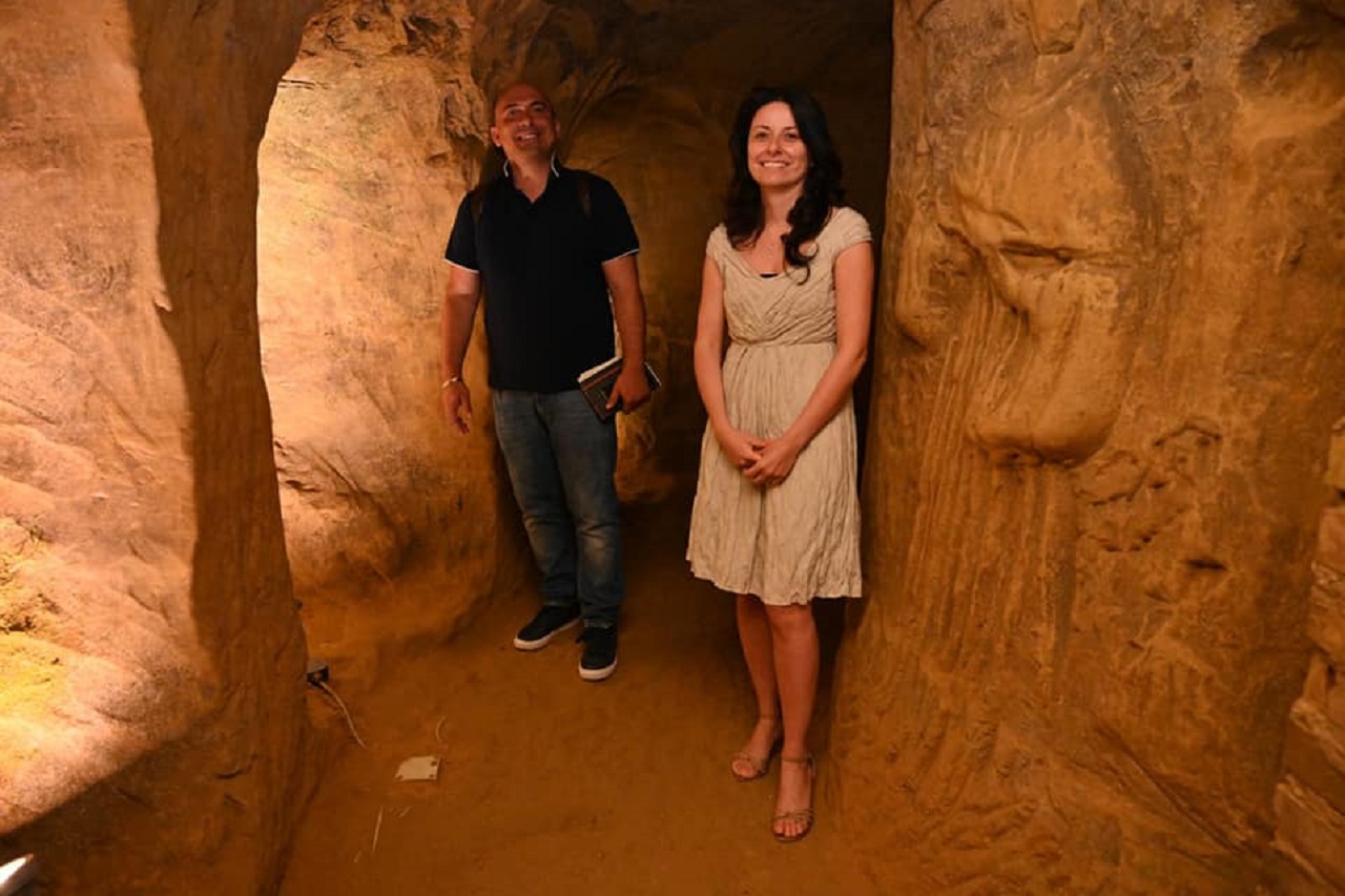 Il sindaco Simone Pugnaloni e l'assessore Michela Glorio nelle grotte riaperte