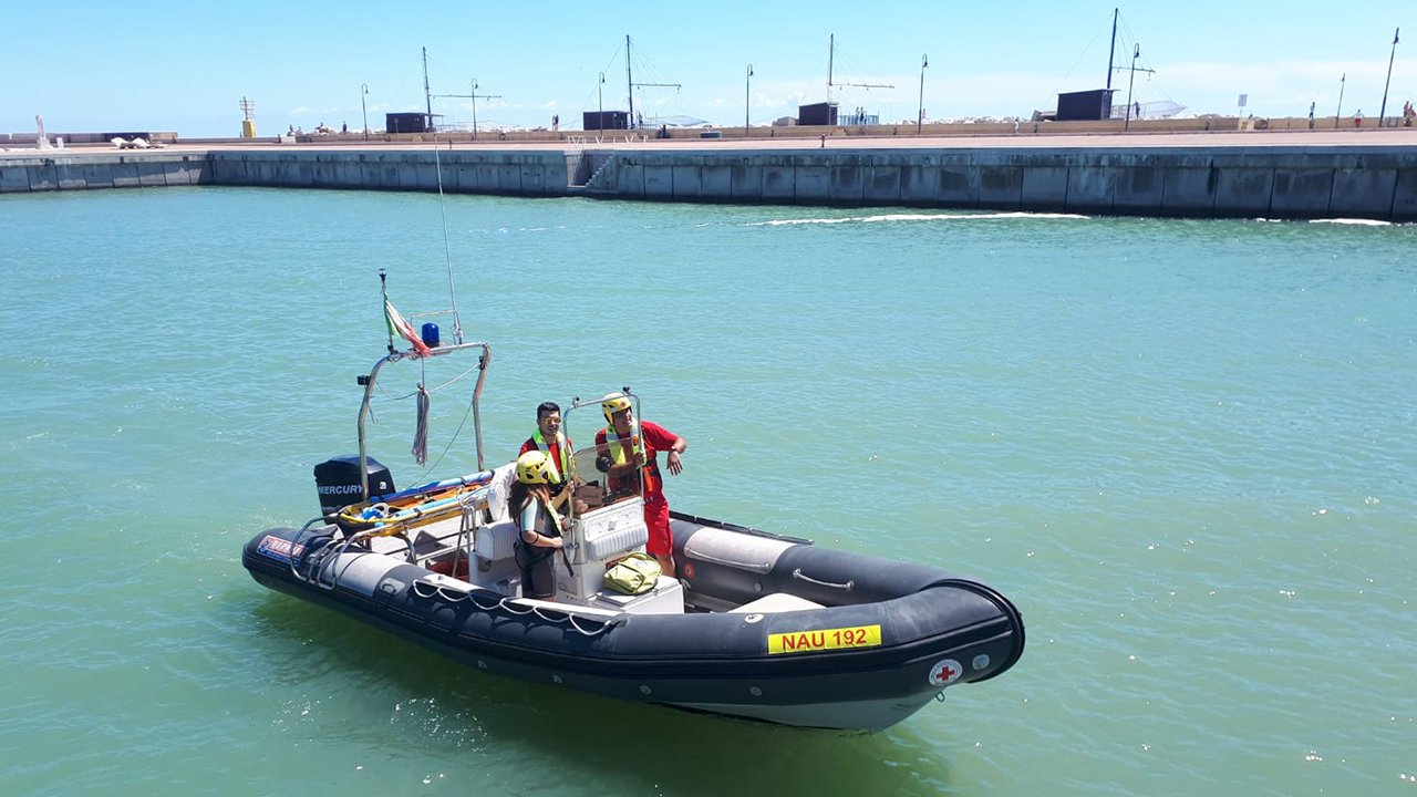 Gli operatori della Croce Rossa di Senigallia specializzati nel soccorso in acqua (Opsa)