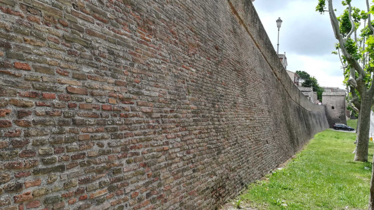 Le mura storiche di Ostra