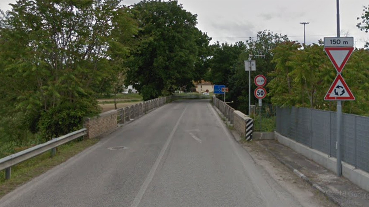 Il ponte sul fiume Nevola a Passo Ripe di Trecastelli, sulla sp.14