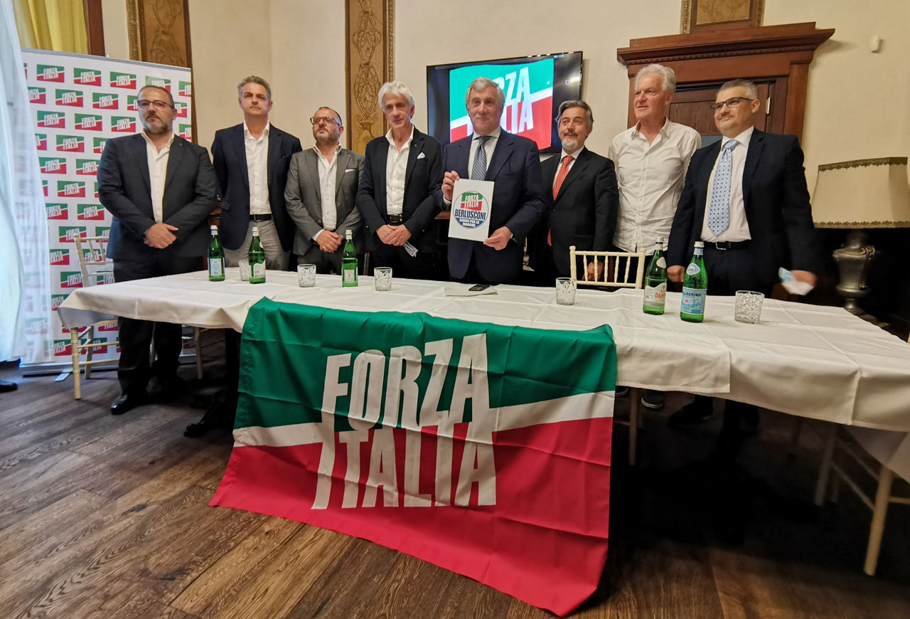Antonio Tajani nella nuova sede di Forza Italia di Macerata