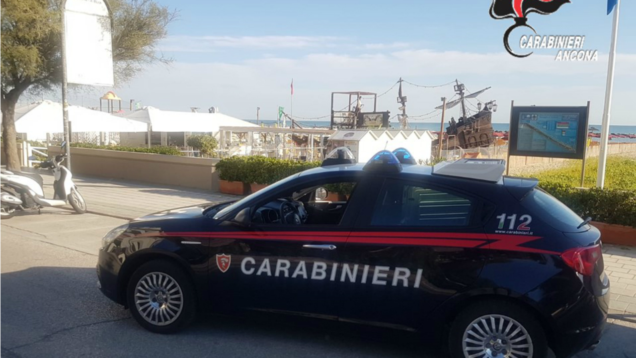 I carabinieri sul lungomare di Senigallia