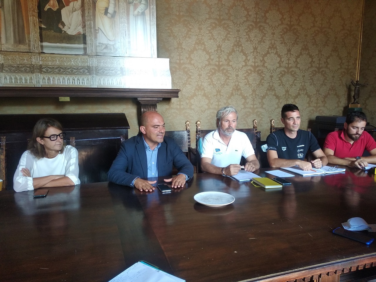 Da sinistra: il vicesindaco Paola Andreoni, il sindaco Simone Pugnaloni, il presidente della Team Marche Mirco Santoni, Luca Carbonari e Marco Mancini