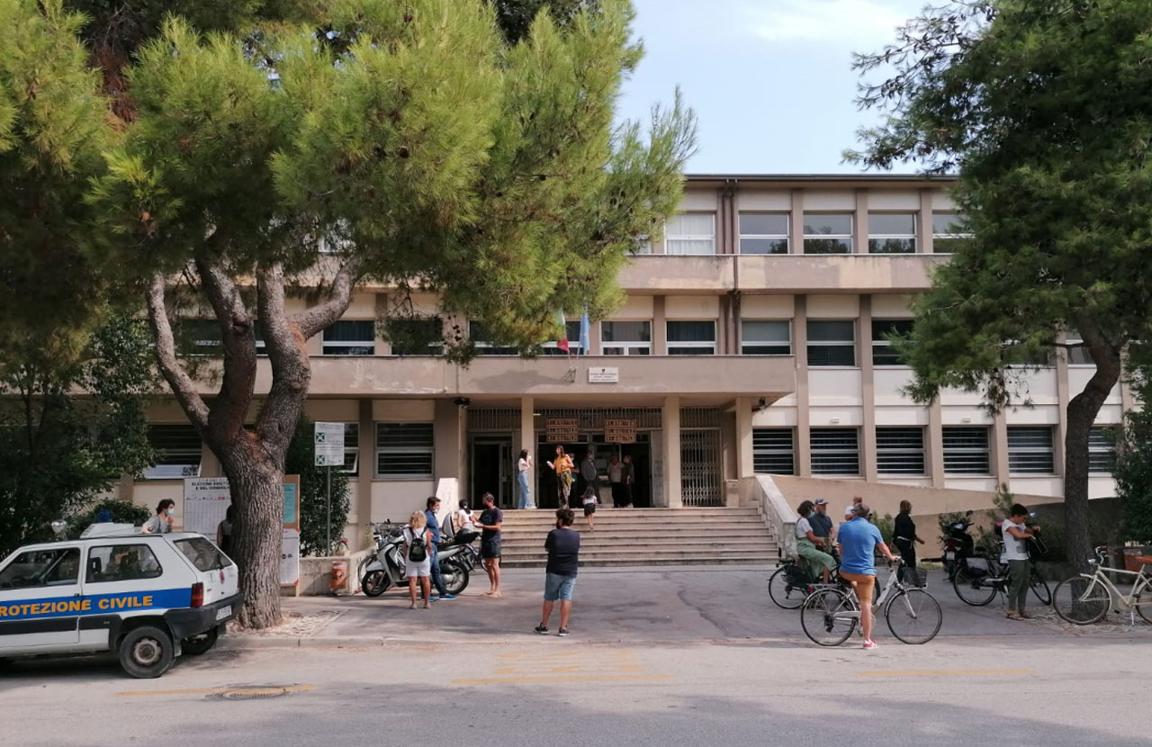 Senigallia al voto, Seggio nel quartiere Le Saline di Senigallia, scuola media Marchetti