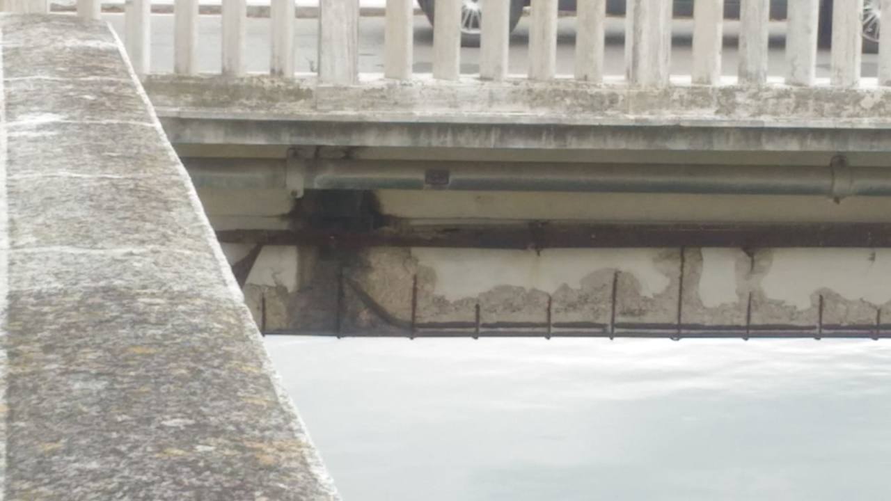 Alcune parti ammalorate su ponte Garibaldi a Senigallia