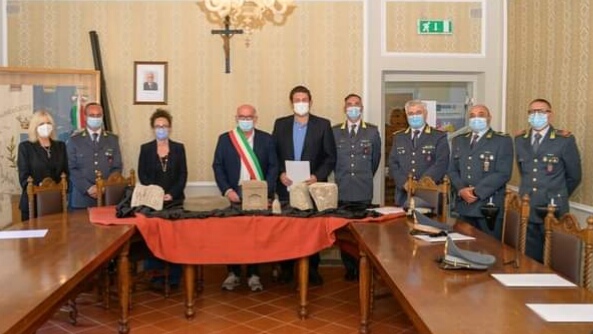 Riconsegnati alcuni reperti sequestrati dalla Guardia di Finanza di Senigallia, nel corso di un'indagine condotta nel territorio di Castelleone di Suasa