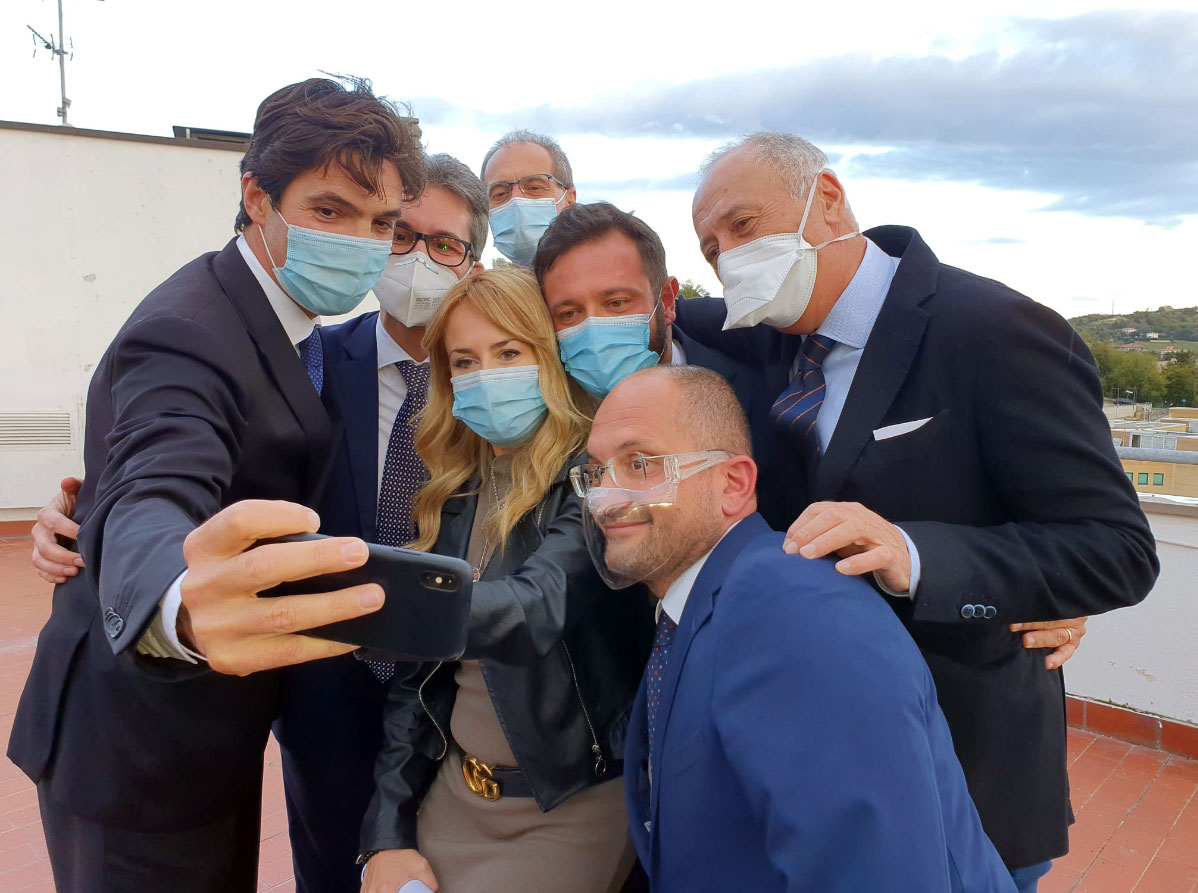 Il primo selfie della giunta della Regione Marche guidata da Acquaroli