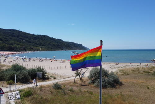 Picchiata a Pesaro perchè lesbica, Pd e M5S: «Paese arretrato, basta discriminazioni»