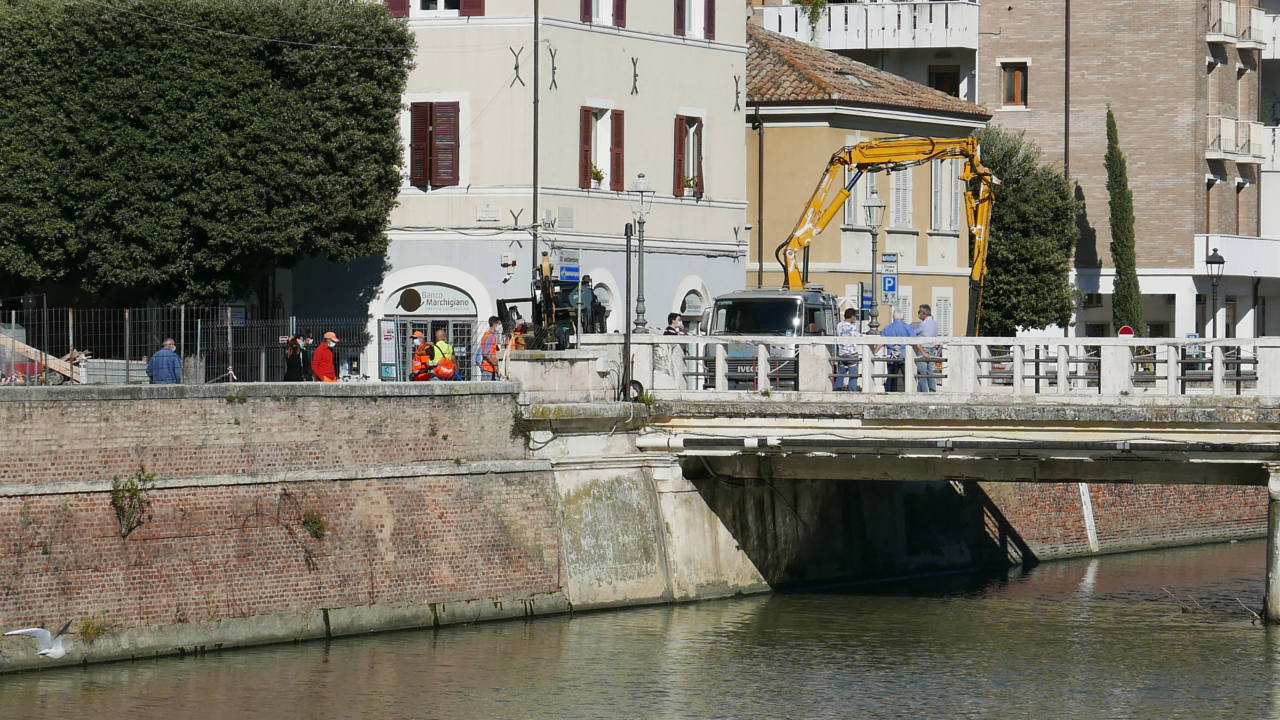 Lavori su ponte II Giugno a Senigallia