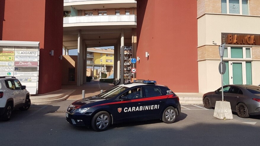 I carabinieri di Senigallia sul luogo delle minacce alle due guardie giurate