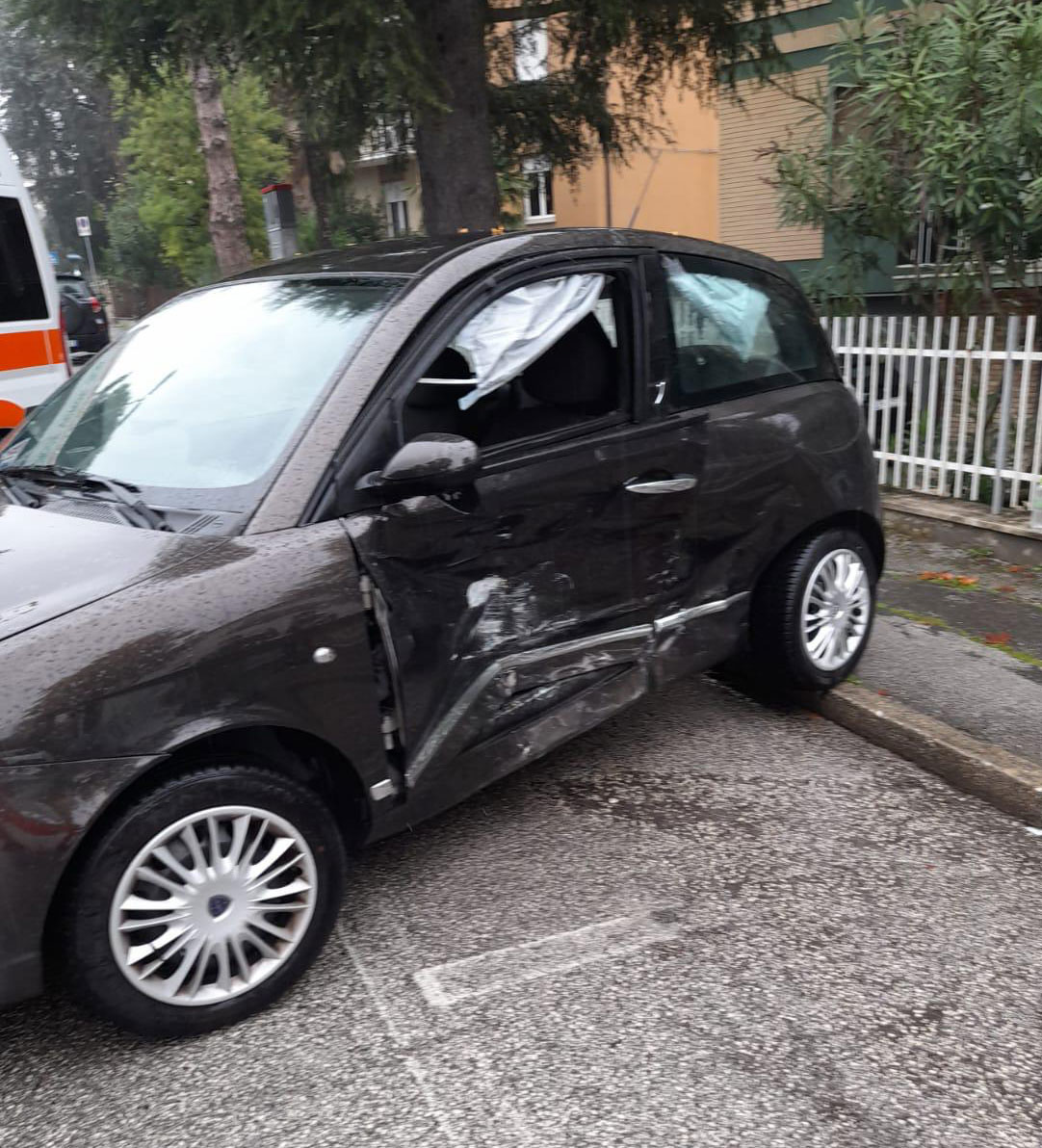 Jesi, incidente in viale Verdi