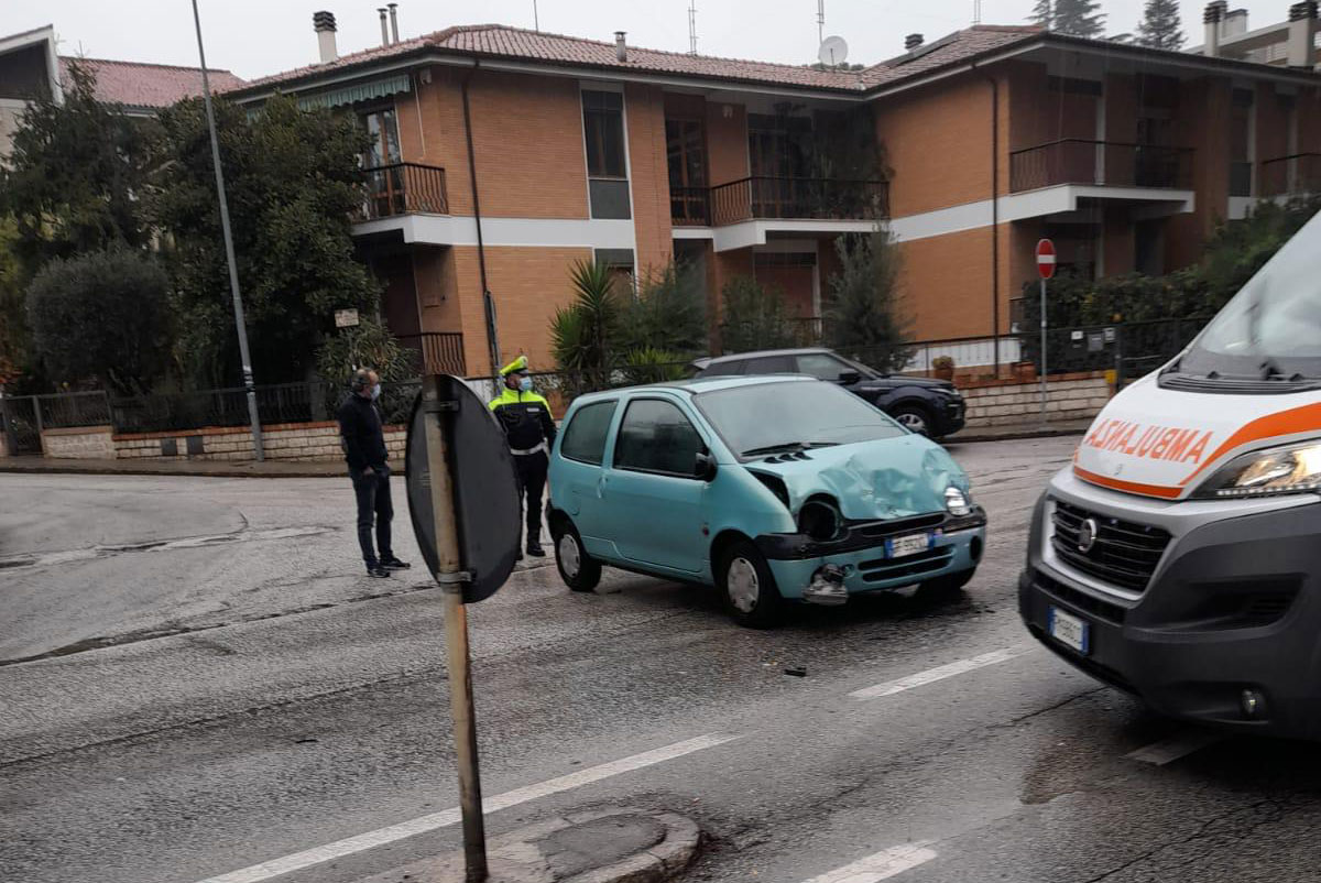 Jesi, incidente in viale Verdi