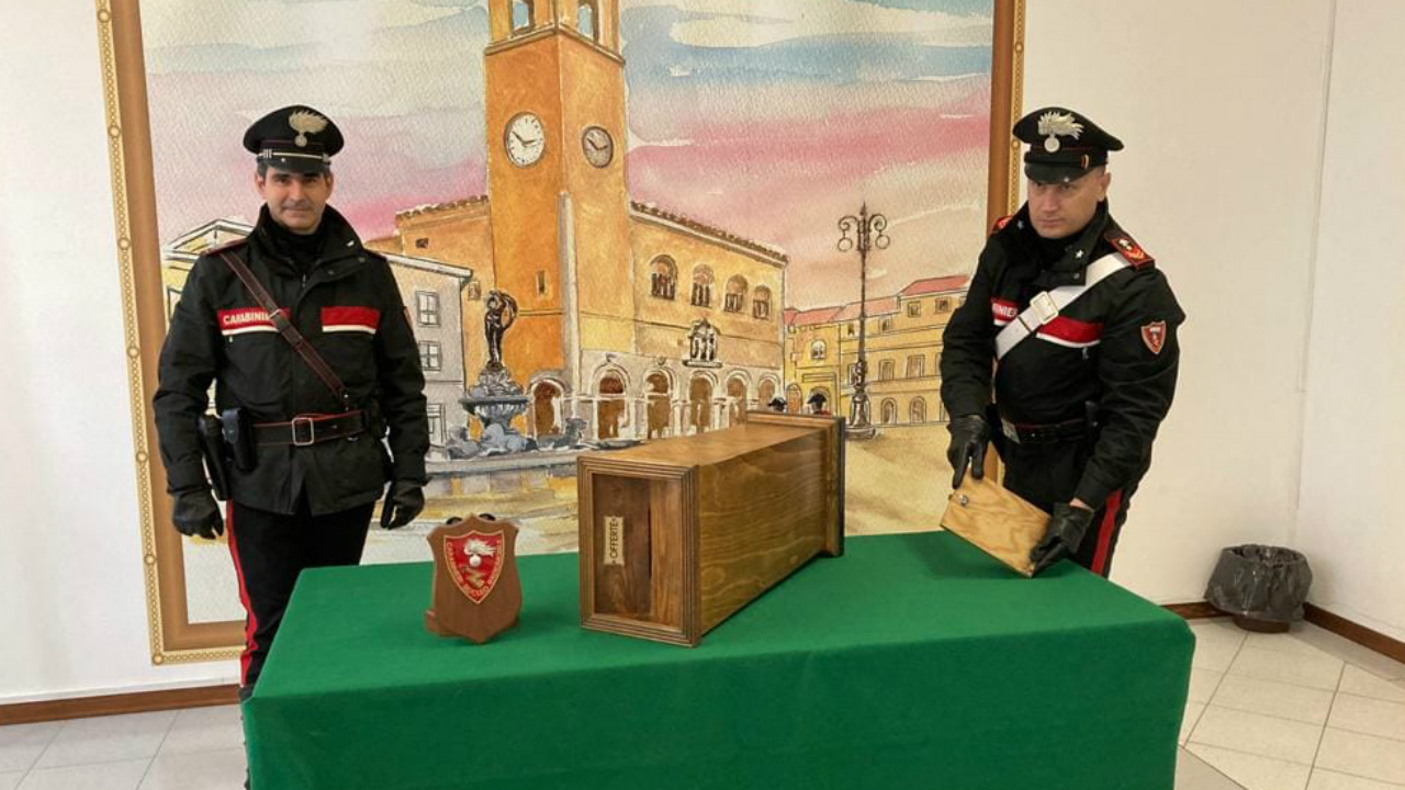 La cassetta delle offerte trafugata dalla Basilica di San Paterniani di Fano