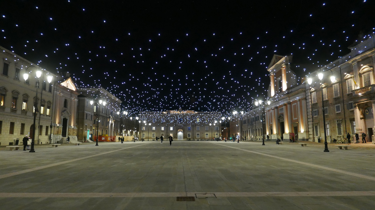 Le luci di natale 2020 a Senigallia: piazza Garibaldi