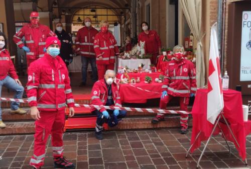Jesi, il Natale solidale della Croce Rossa: il Mercatino in piazza della Repubblica