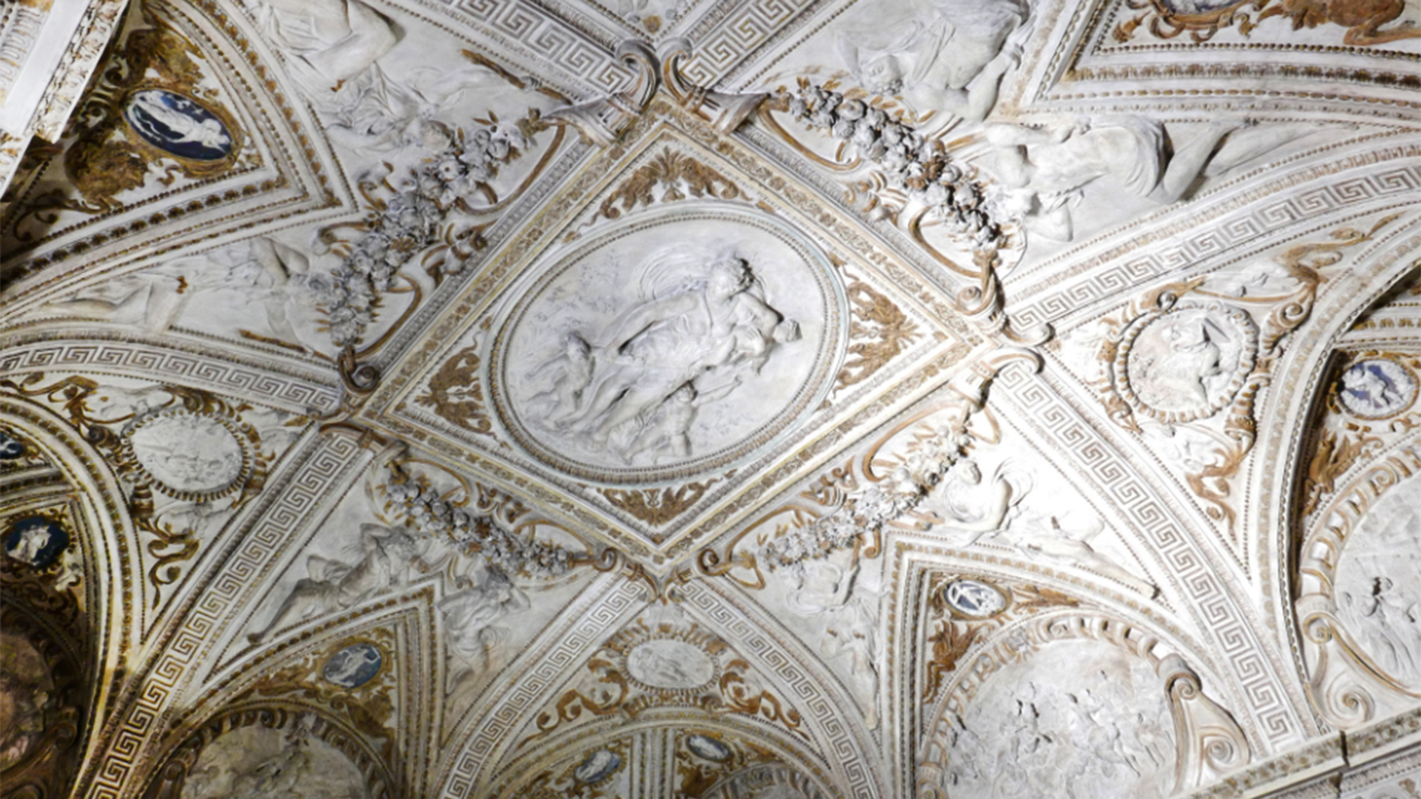 Uno dei soffitti a stucco di palazzetto Baviera a Senigallia, realizzati intorno al 1560/1565 da Federico Brandani