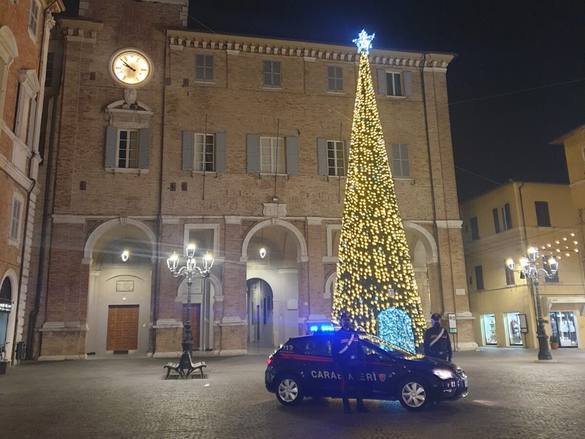 I controlli dei carabinieri a Senigallia durante le festività natalizie