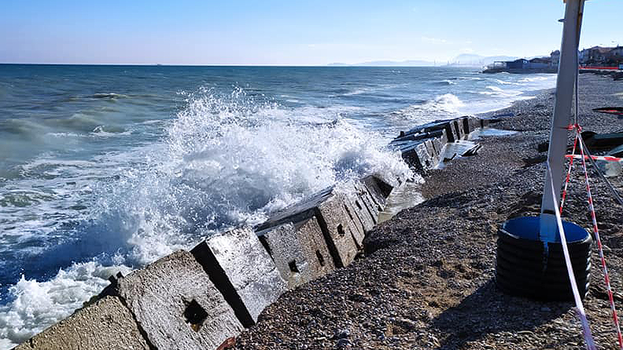 Difesa della costa, erosione costiera, spiaggia, Marina di Montemarciano, mareggiate