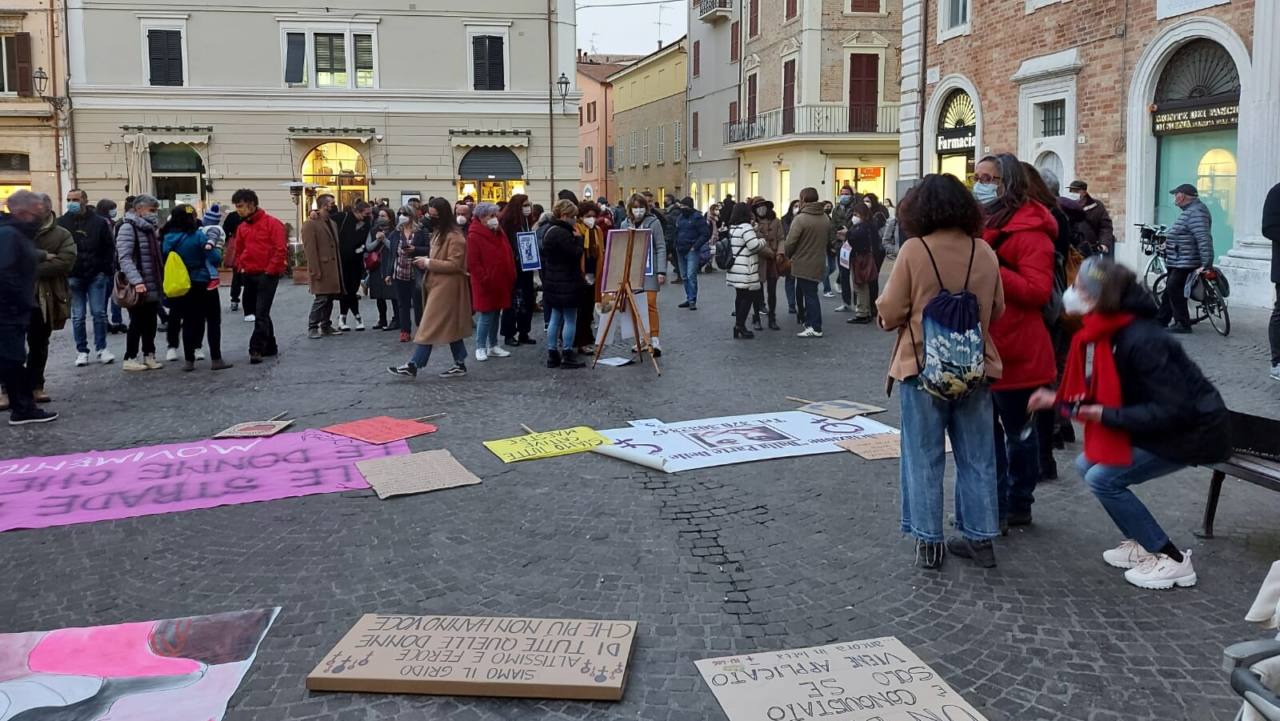 Interruzione volontaria di gravidanza, le donne in piazza a Senigallia contro la giunta regionale