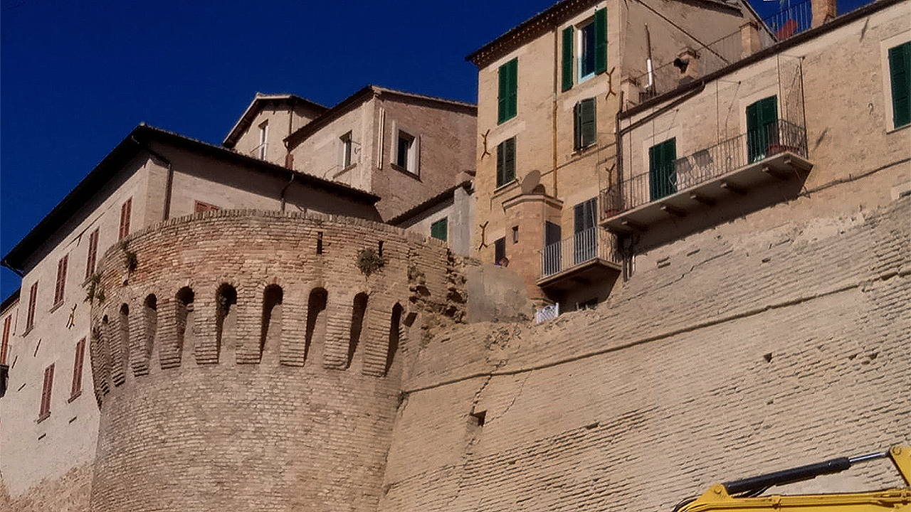 Le mura storiche di Corinaldo dopo l'abbattimento di villa Misurina, 20 febbraio 2021