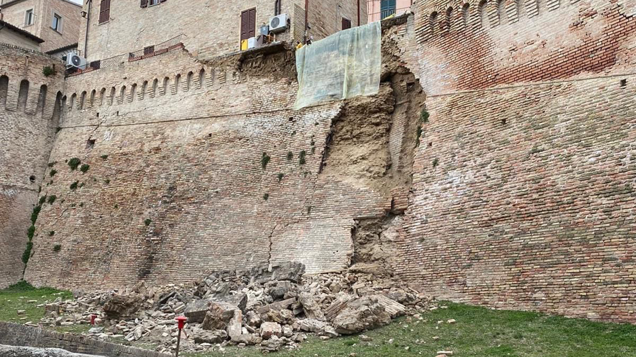 Il crollo delle mura storiche di Corinaldo, 18 febbraio 2021