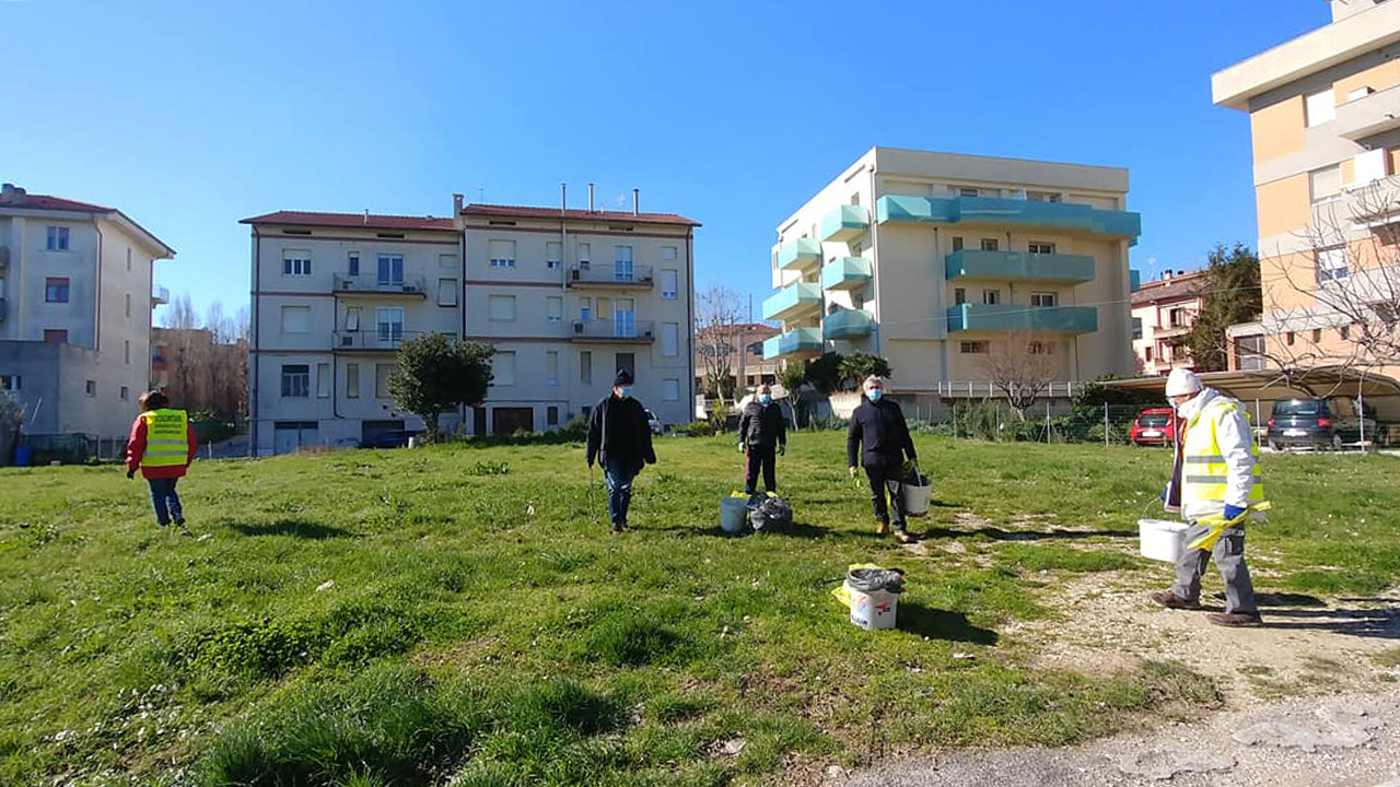 Iniziativa ambientalista a Marina di Montemarciano grazie ai volontari del gruppo “Spiaggia pulita”