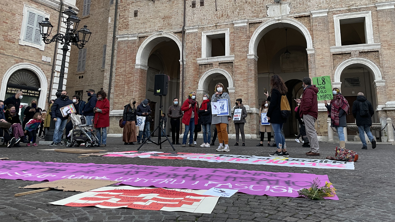 La manifestazione svoltasi a Senigallia promossa dal movimento Donne contro i fascismi