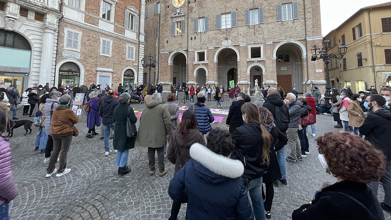 La manifestazione svoltasi a Senigallia promossa dal movimento Donne contro i fascismi