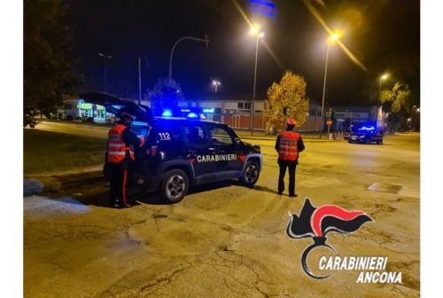 Chiaravalle: sorpreso dai Carabinieri con un martello frangivetro e arnesi da scasso
