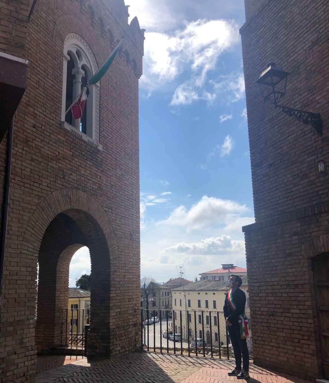 Il sindaco di Trecastelli Marco Sebastianelli nella giornata in memoria delle vittime del covid