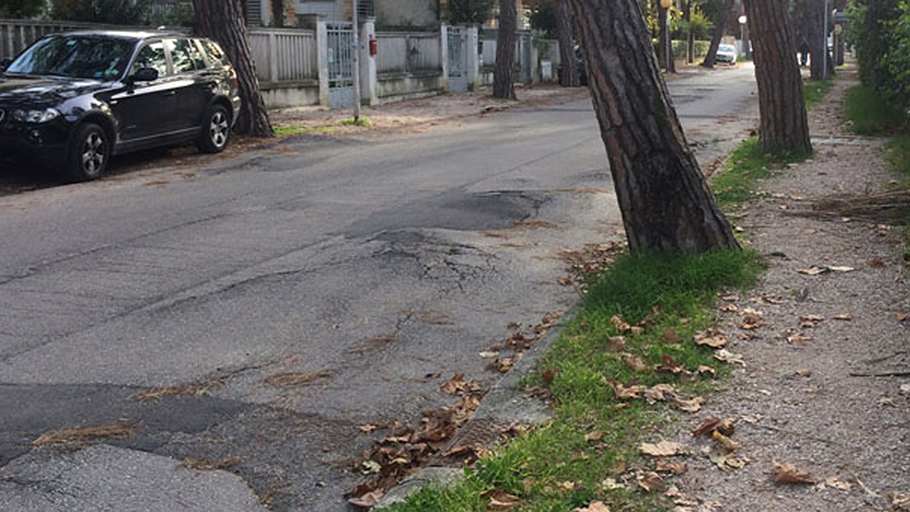 Grossi disagi alla circolazione in viale Anita Garibaldi a Senigallia dove si ipotizza anche una pista ciclabile