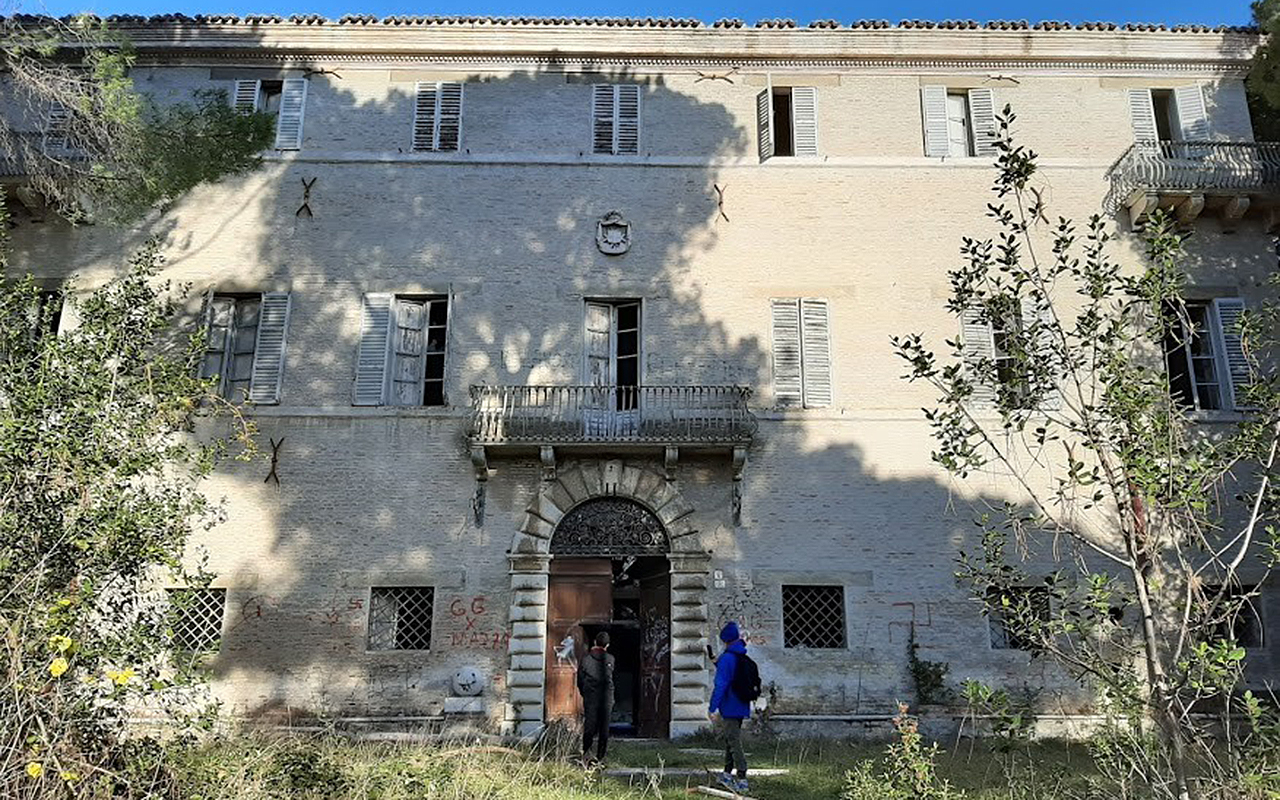 La storica villa Mastai de Bellegarde di Senigallia in degrado. Fonte: Fai-Fondo Ambiente Italiano
