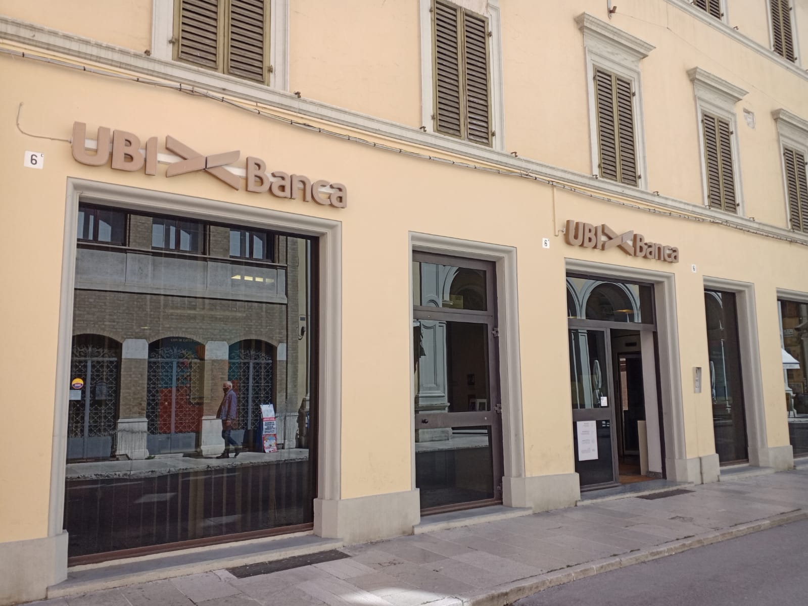 Banca sales intesa titolo