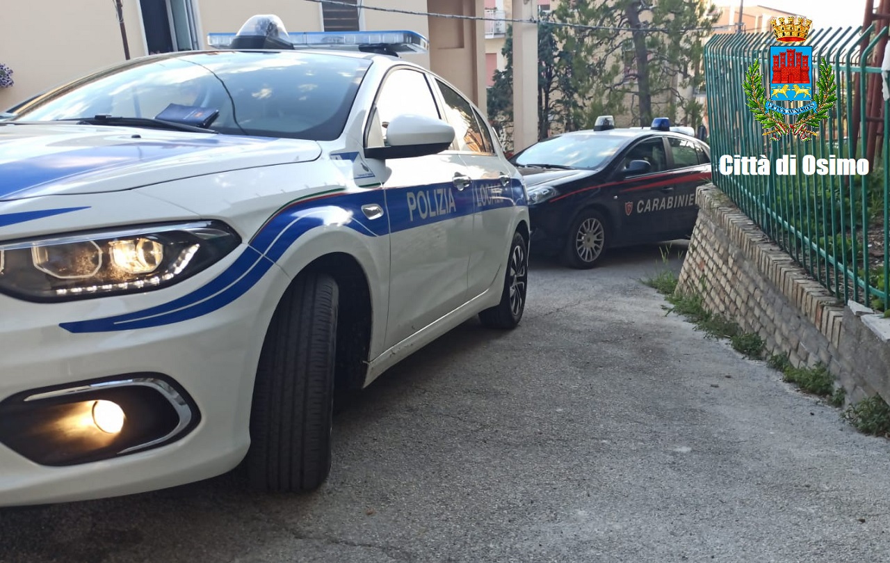 La polizia e i carabinieri di Osimo