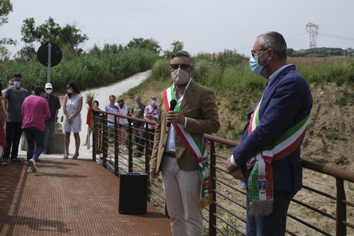 I sindaci Thomas Cillo (Monte San Vito) e Damiano Bartozzi (Montemarciano)