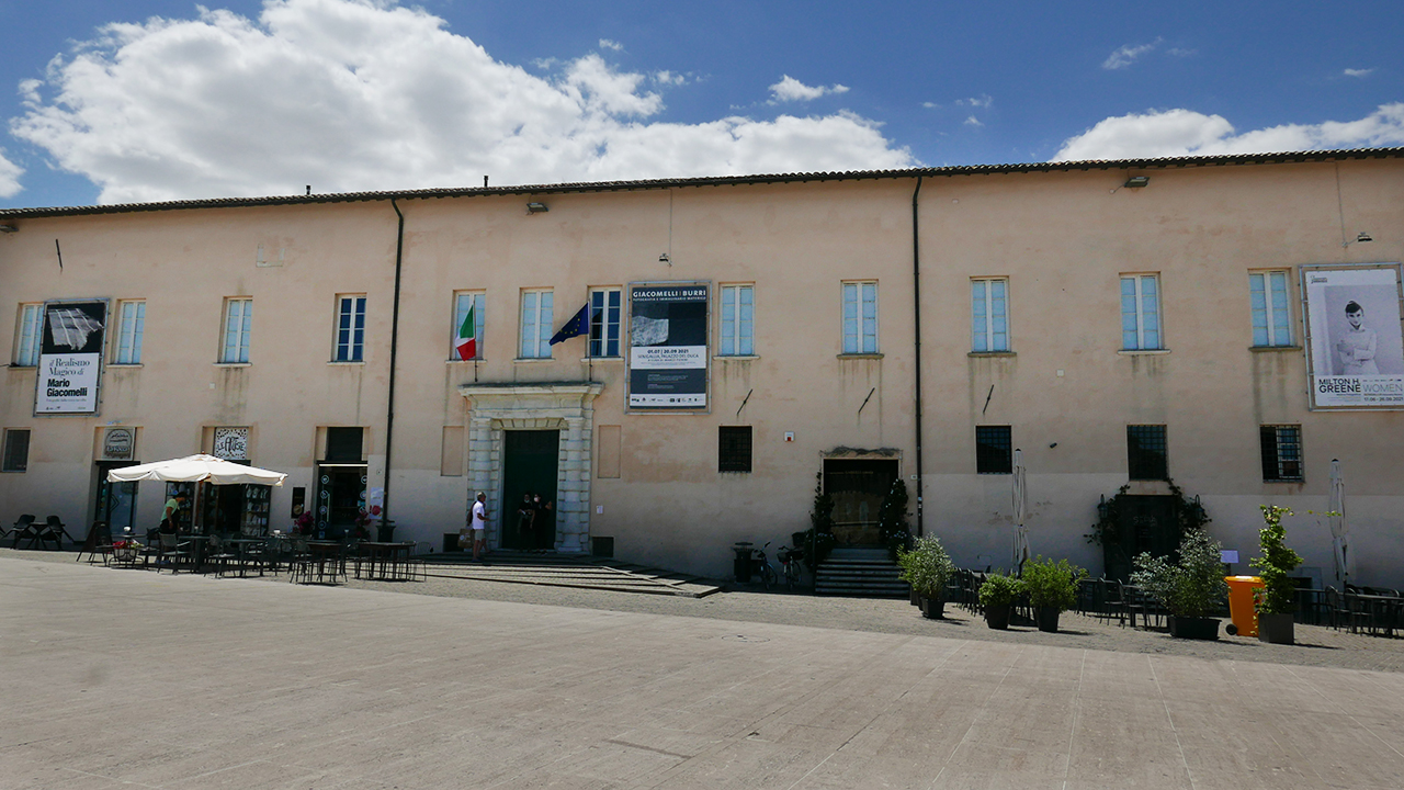 Allestita a palazzo del Duca, a Senigallia, la mostra "Giacomelli / Burri. Fotografia e immaginario materico"