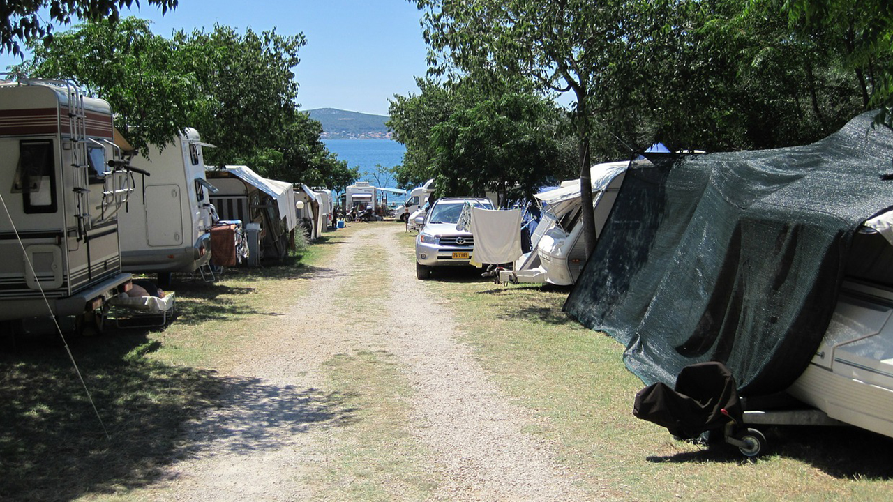 Camping e campeggi, vacanze al mare, en plein air