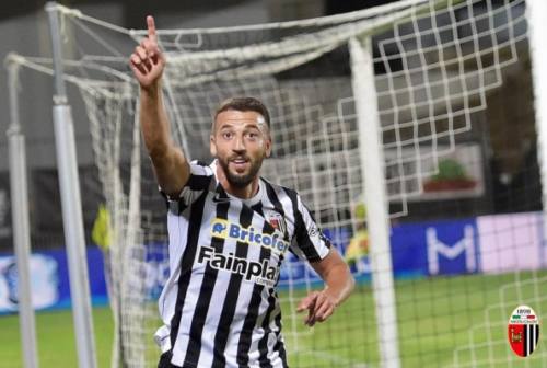 Calcio, l’Ascoli vince anche a Cosenza e torna in zona play off