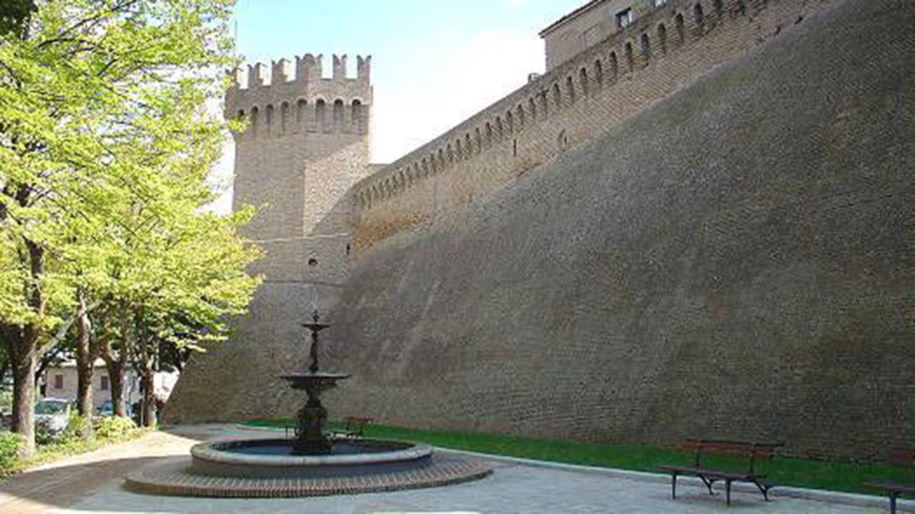 Corinaldo: piazza Risorgimento, l'ex piazza della Fontana