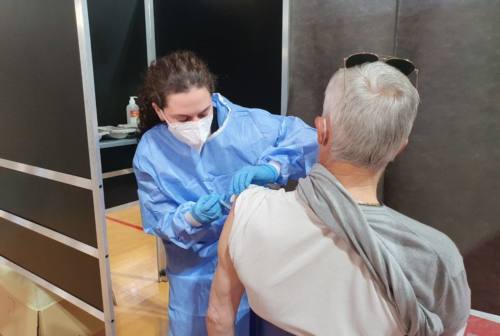 Vaccini aggiornati contro Omicron, arrivate 119mila dosi nelle Marche