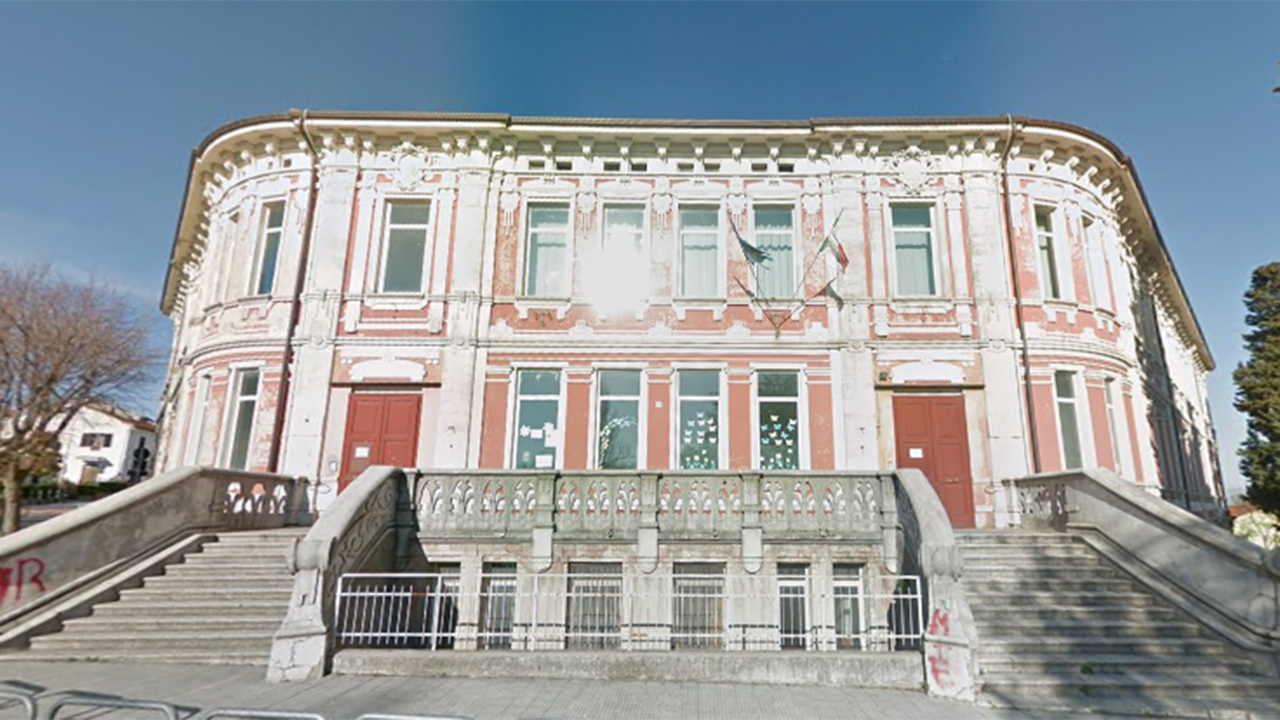 La scuola “De Amicis - Falcinelli” in via Marotti, sede dell'istituto comprensivo Marina-Montemarciano