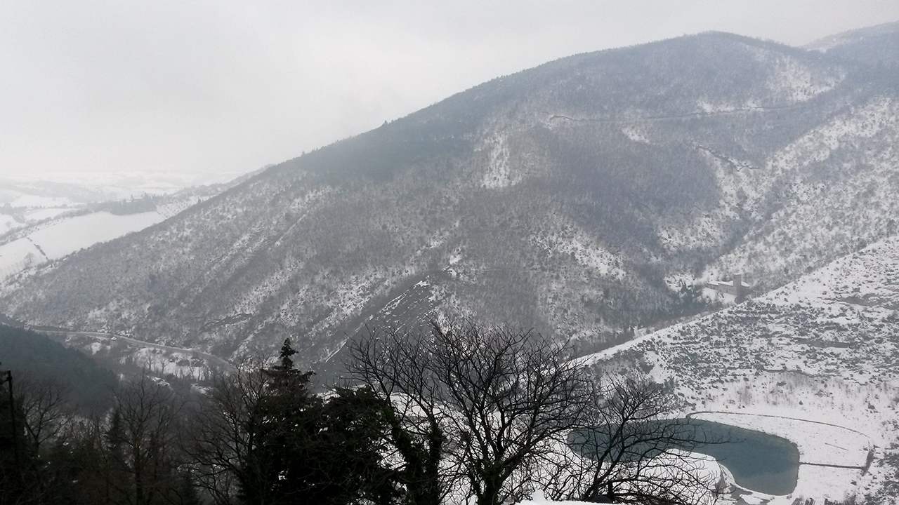 Arcevia: il monte Sant'Angelo e il luogo delle prime estrazioni (gennaio 2017)