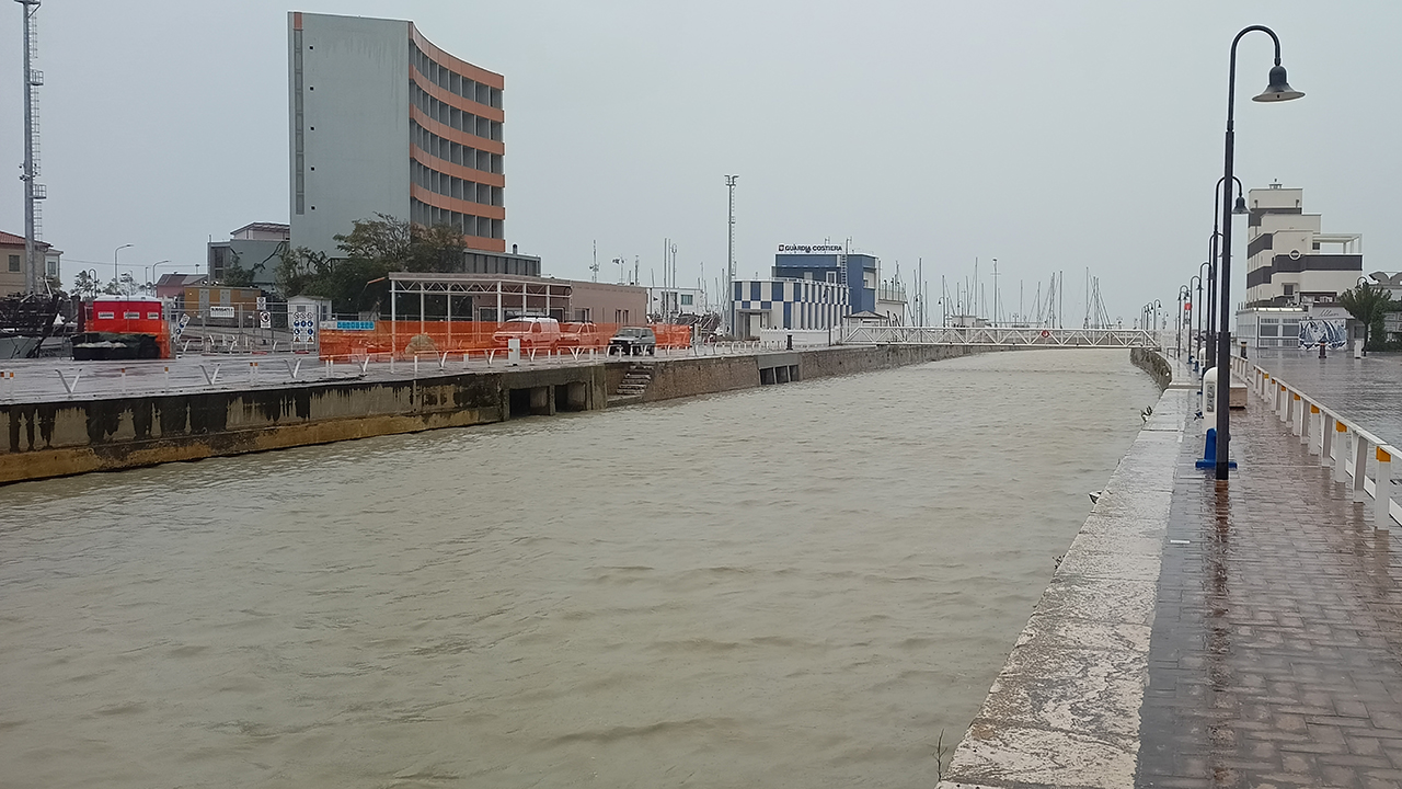 Maltempo a Senigallia, il fiume Misa e l'area del porto