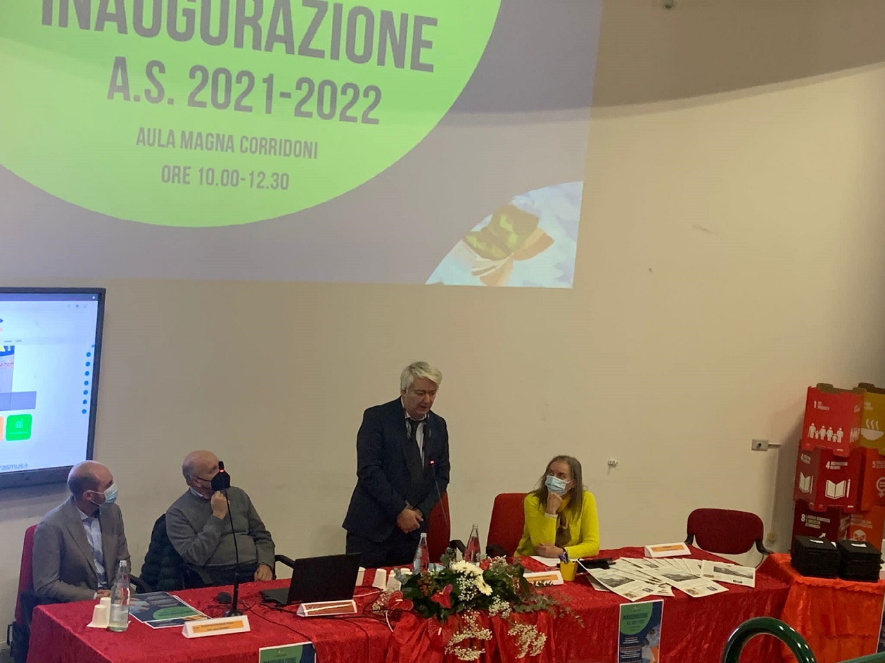 La presentazione dell'anno scolastico al Corridoni Campana di Osimo (in piedi il dottor Filisetti accanto alla preside Brandoni)