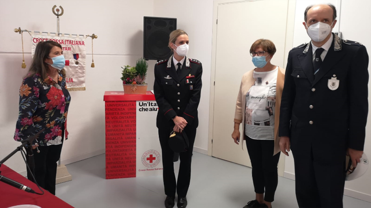 L'incontro delle infermiere volontarie di Croce Rossa con i rappresentanti locali delle forze dell'ordine