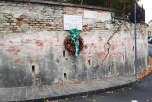 Jesi in Comune: «Recuperare il muro di via Mannori, simbolo della violenza fascista»
