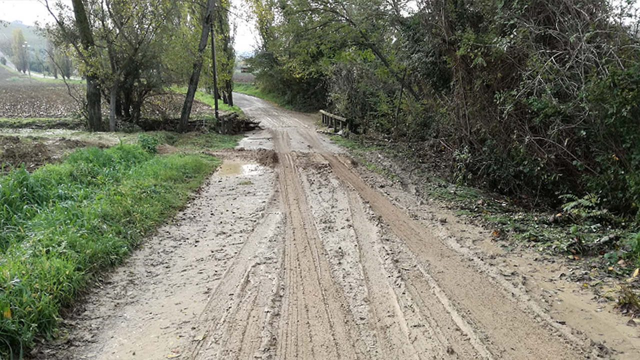 Fango sulle strade di Senigallia dopo il maltempo