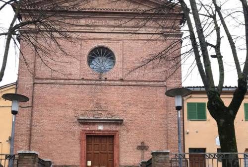 Riunione dei no-vax nella chiesa di Marischio a Fabriano