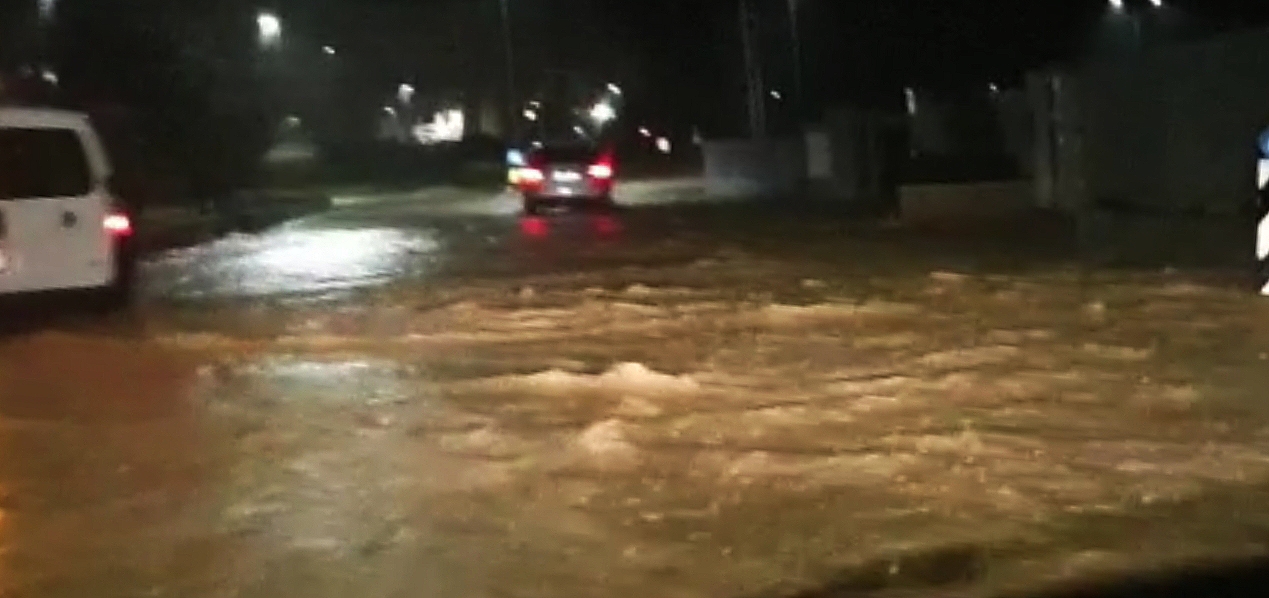 La strada statale Adriatica Nord a Senigallia invasa da acqua e fango